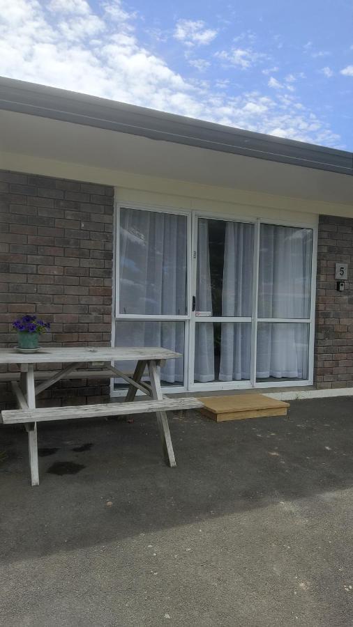 Beaches Motel Waihi Exteriör bild