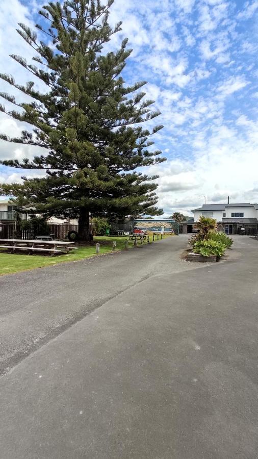 Beaches Motel Waihi Exteriör bild