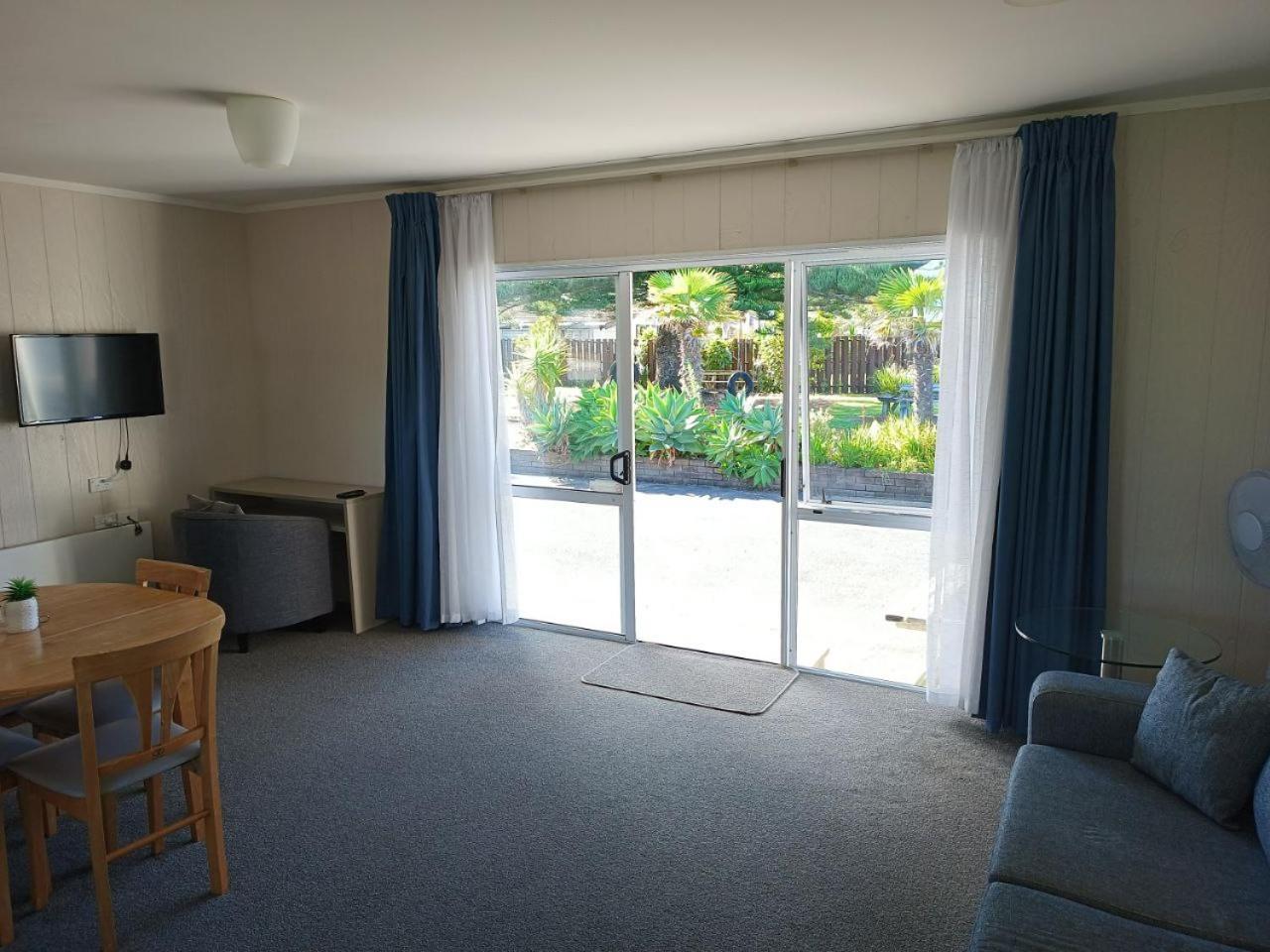 Beaches Motel Waihi Exteriör bild