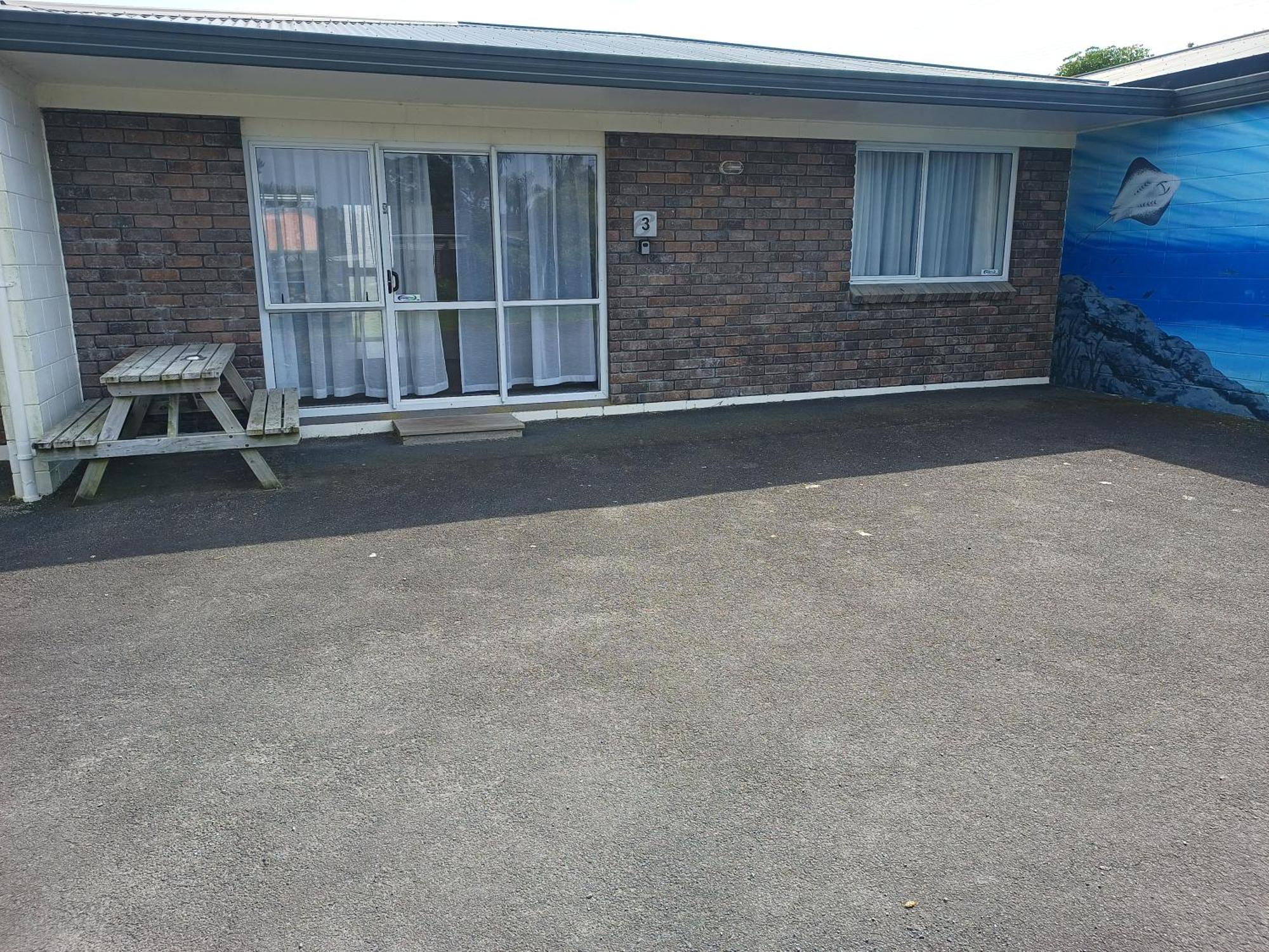 Beaches Motel Waihi Exteriör bild