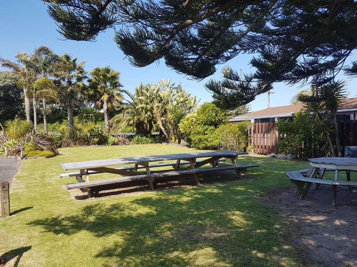 Beaches Motel Waihi Exteriör bild